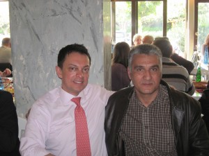 Μαζί με τον Αράπογλου στο χορό του 1ου Δημοτικου Σχολείου